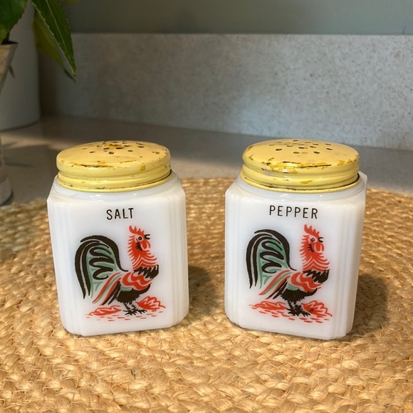 TIPP USA Other - Vintage Milk Glass Rooster Salt and Pepper Shakers - TIPP USA